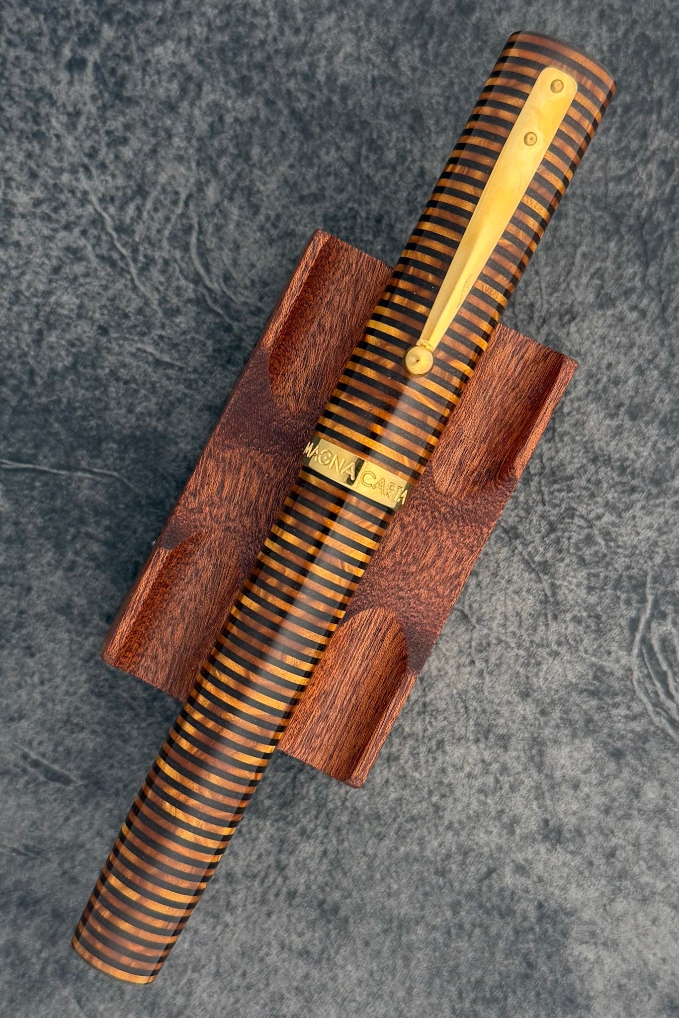 Magna Carta Mag 1000 Oversized Fountain Pen - Amber