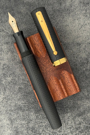 Magna Carta Mag 600 Fountain Pen True Flex Nib - Black Guilloche