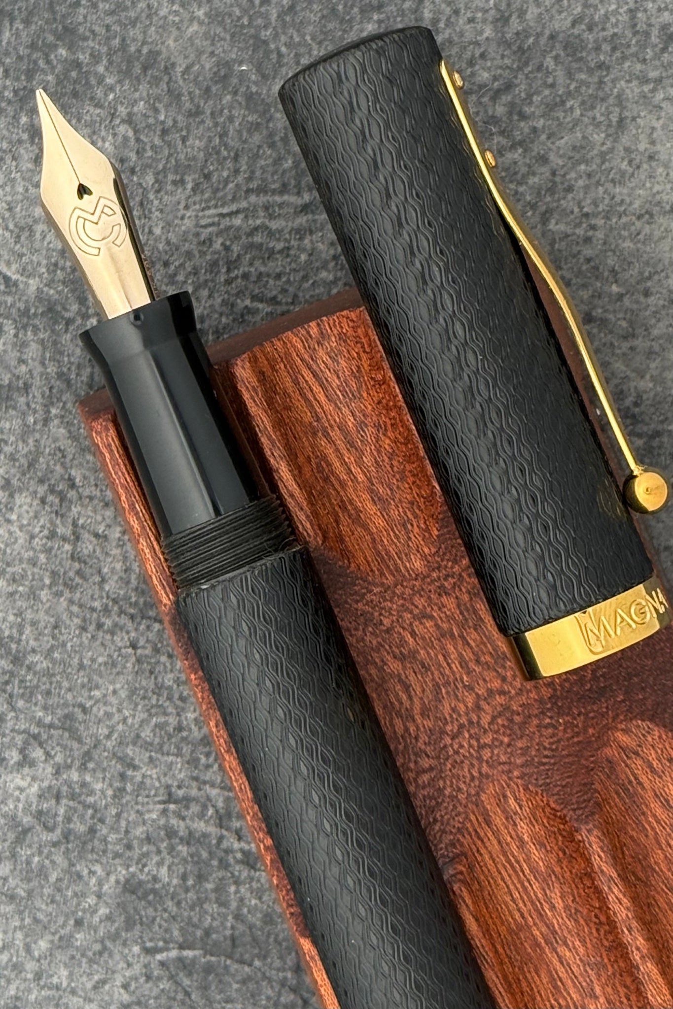 Magna Carta Mag 600 Fountain Pen True Flex Nib - Black Guilloche