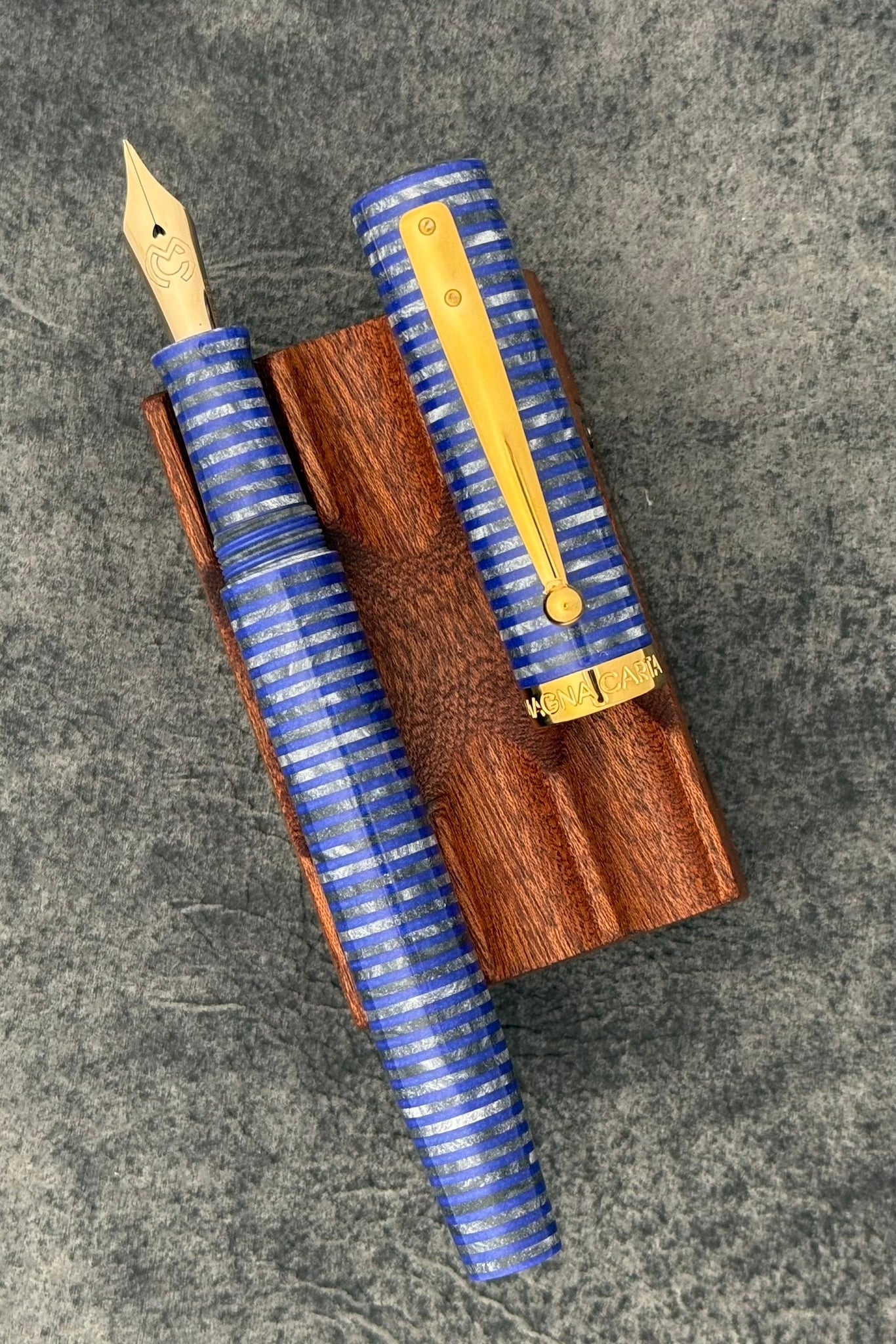 Magna Carta Mag 600 Fountain Pen True Flex Nib - Blue Stacked