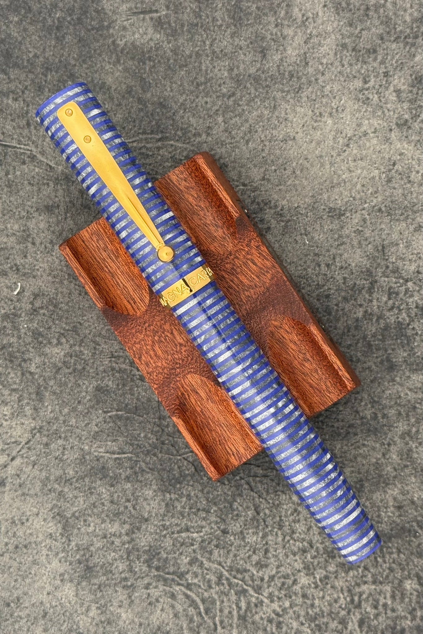 Magna Carta Mag 600 Fountain Pen True Flex Nib - Blue Stacked