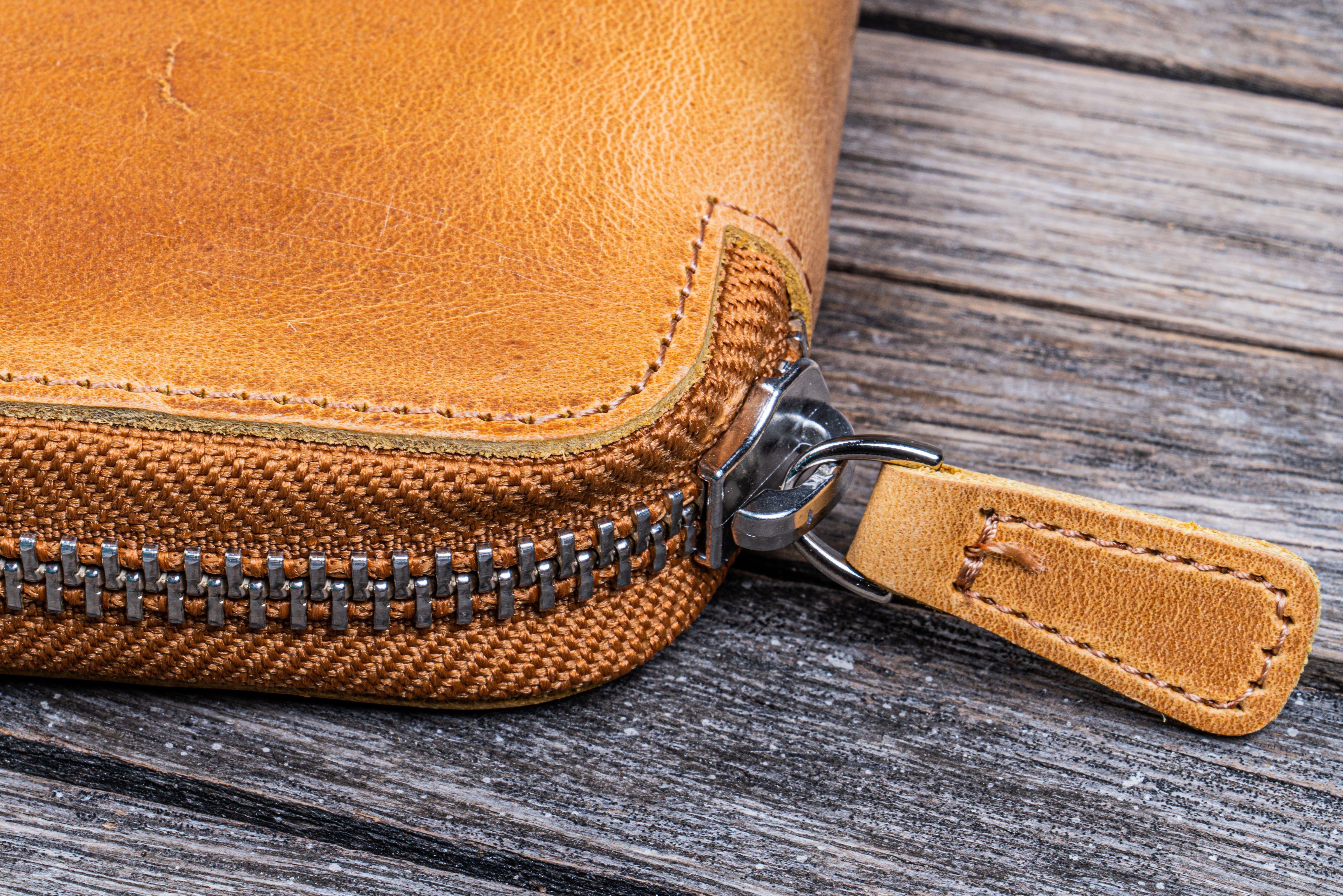 Leather Zippered A5 Leuchtturm1917 Notebook Folio - Crazy Horse Honey Ochre-Galen Leather