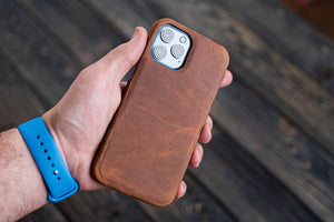 Leather iPhone 13 (6,1") Hard Back Cover