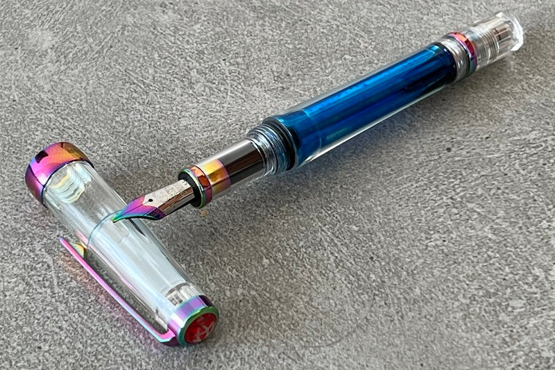 TWSBI ツイスビー 万年筆 ■ VAC 700 R F 細字 アイリス 高級 TWSBI ツイスビー 万年筆 □ VAC 700 R F 細字 アイリス 高級 【公式通販】