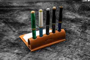 The Writer’s Pen Dock - 5 Slots Pen Stand with Notepad Holder - Crazy Horse Tan