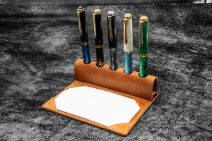 The Writer’s Pen Dock - 5 Slots Pen Stand with Notepad Holder - Crazy Horse Tan