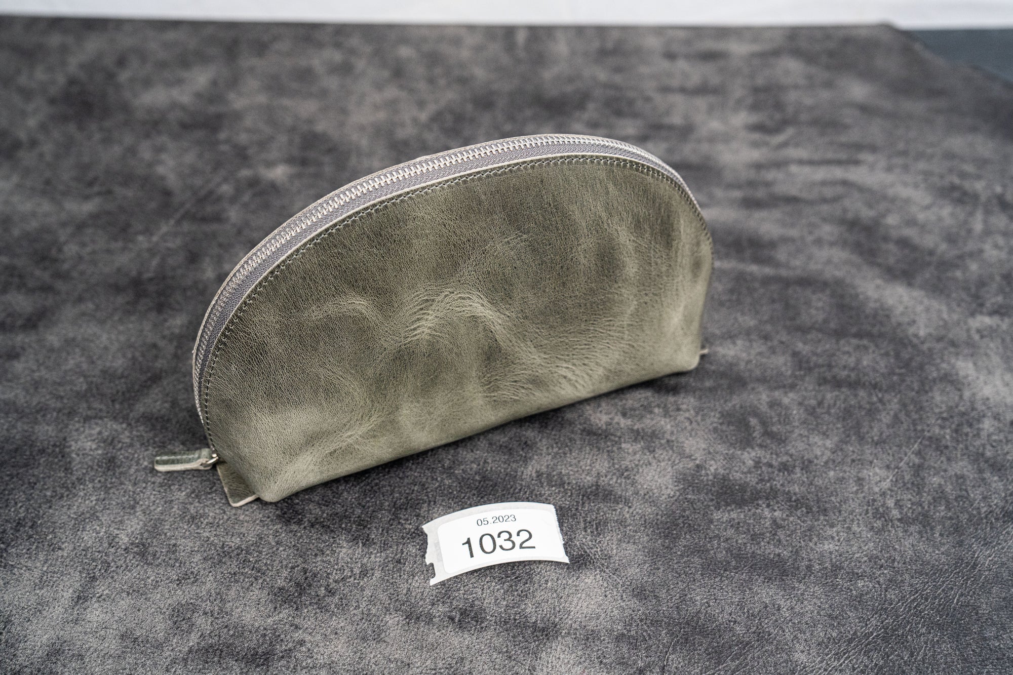 SECONDS LEATHER LUNAR MAKEUP / TOILETRY BAG - CRAZY HORSE SMOKY - 1032