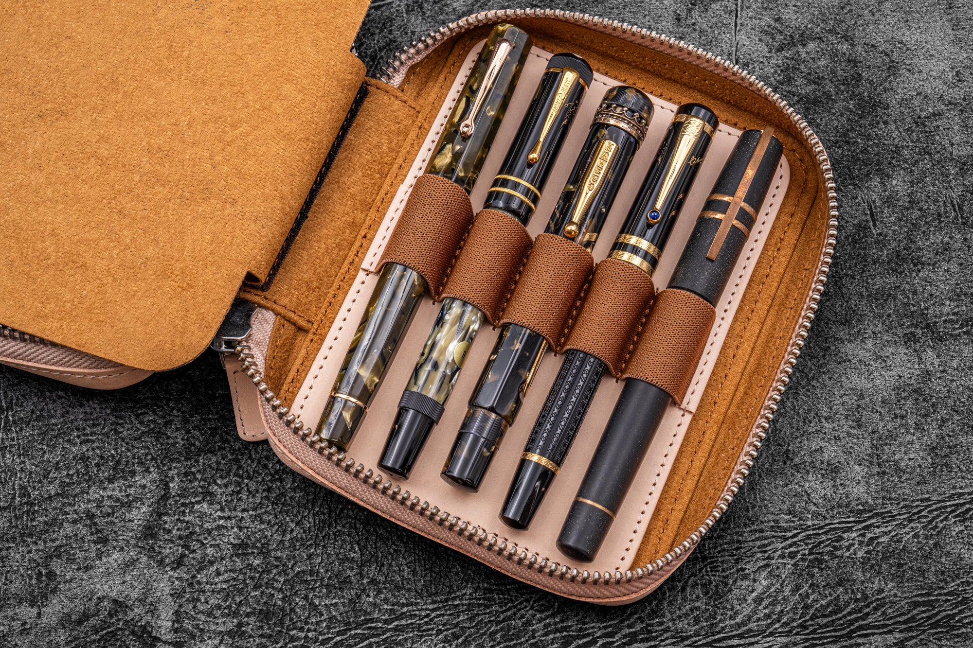 Expansi-Pouch Leather Wide 10 Slots Pen Case - A6 Zip Folio