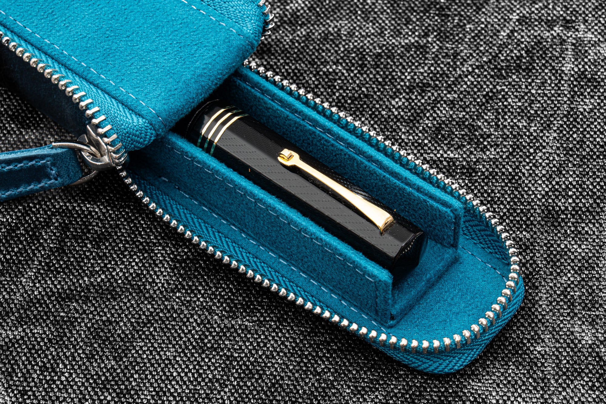 Leather Zippered Magnum Opus Single Hard Pen Case For Oversized