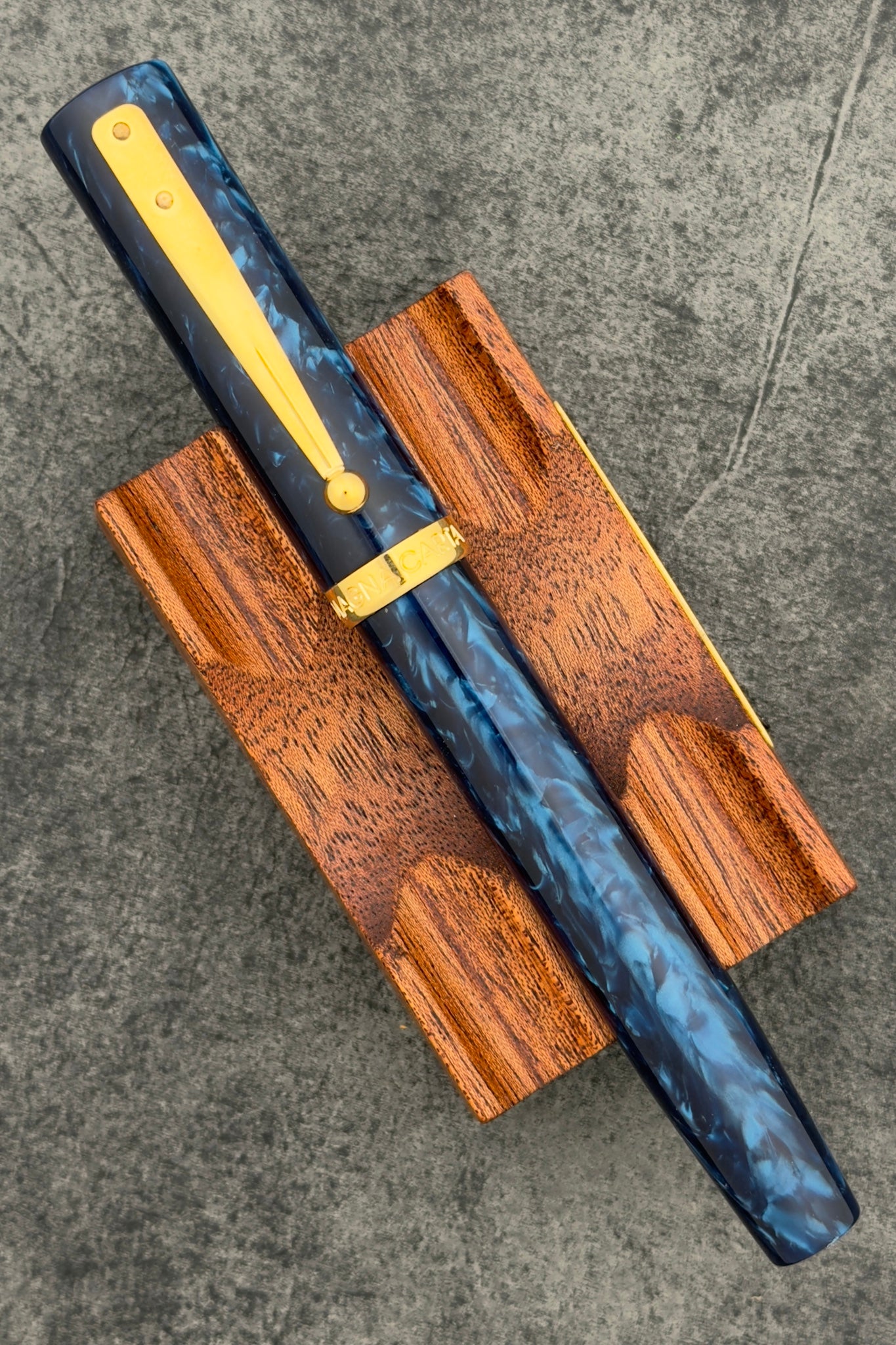 Magna Carta Mag 600 Fountain Pen True Flex Nib - Blue Celluloid Acetate