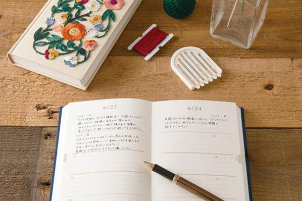 Midori MD 5 Years Diary - Embroidery Flower Design - Cream - Galen Leather