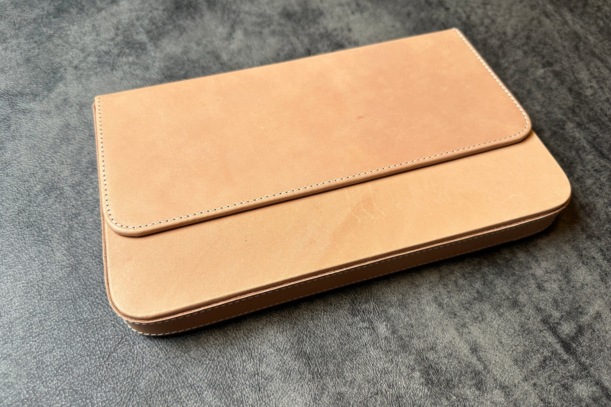 SECONDS LEATHER MAGNUM OPUS 12 SLOTS HARD PEN CASE WITH REMOVABLE PEN TRAY  - Multiple Colors - 2051