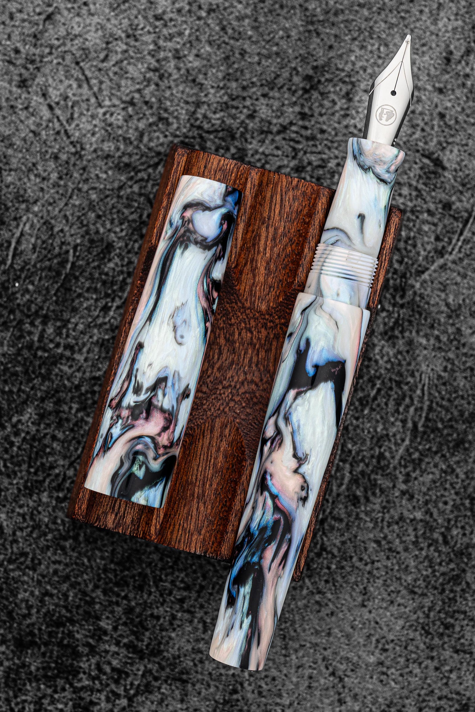 Studyo Agackakan x Galen - Fountain Pen V1 - Red Abalone