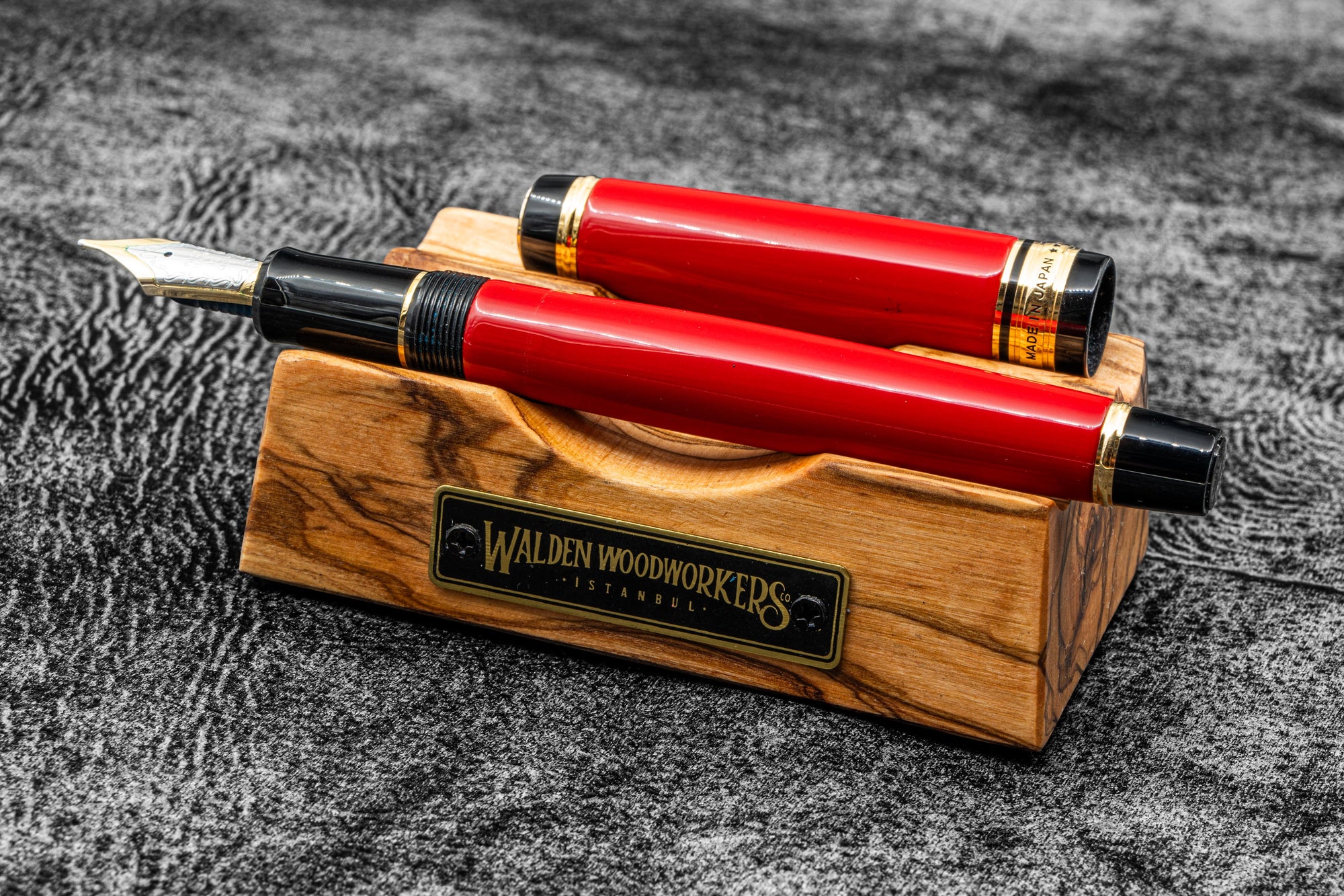Walden Woodworkers The Pen Rest ロングタイプ The-Pen-Rest-Wooden-Pen-and-