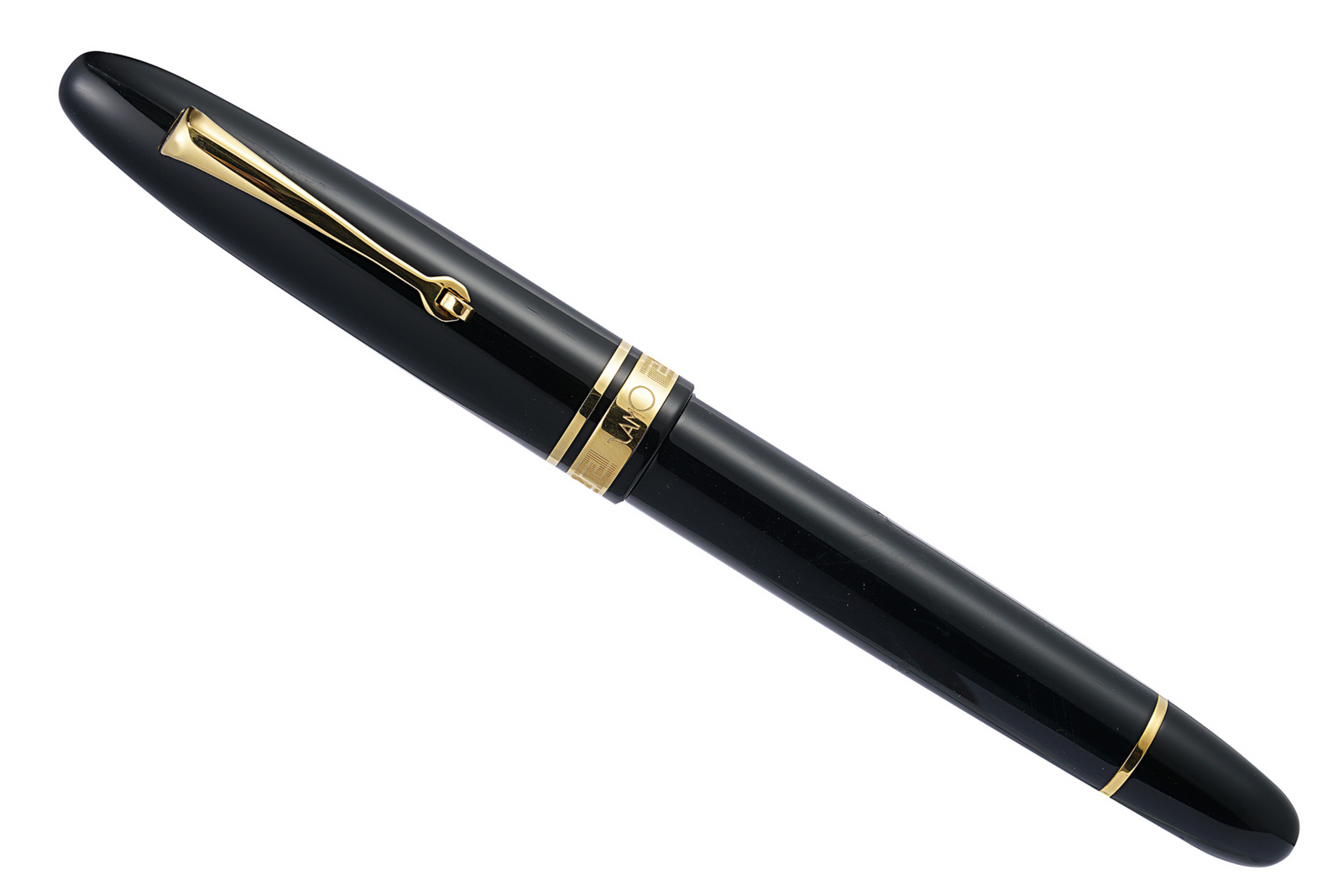 Omas Ogiva Fountain Pen in Nera with Gold Trim