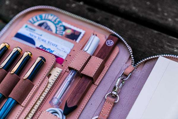 Galen Leatherボナン付きます Leather Hobonichi Cousin A5 Planner Cover - Crazy Horse