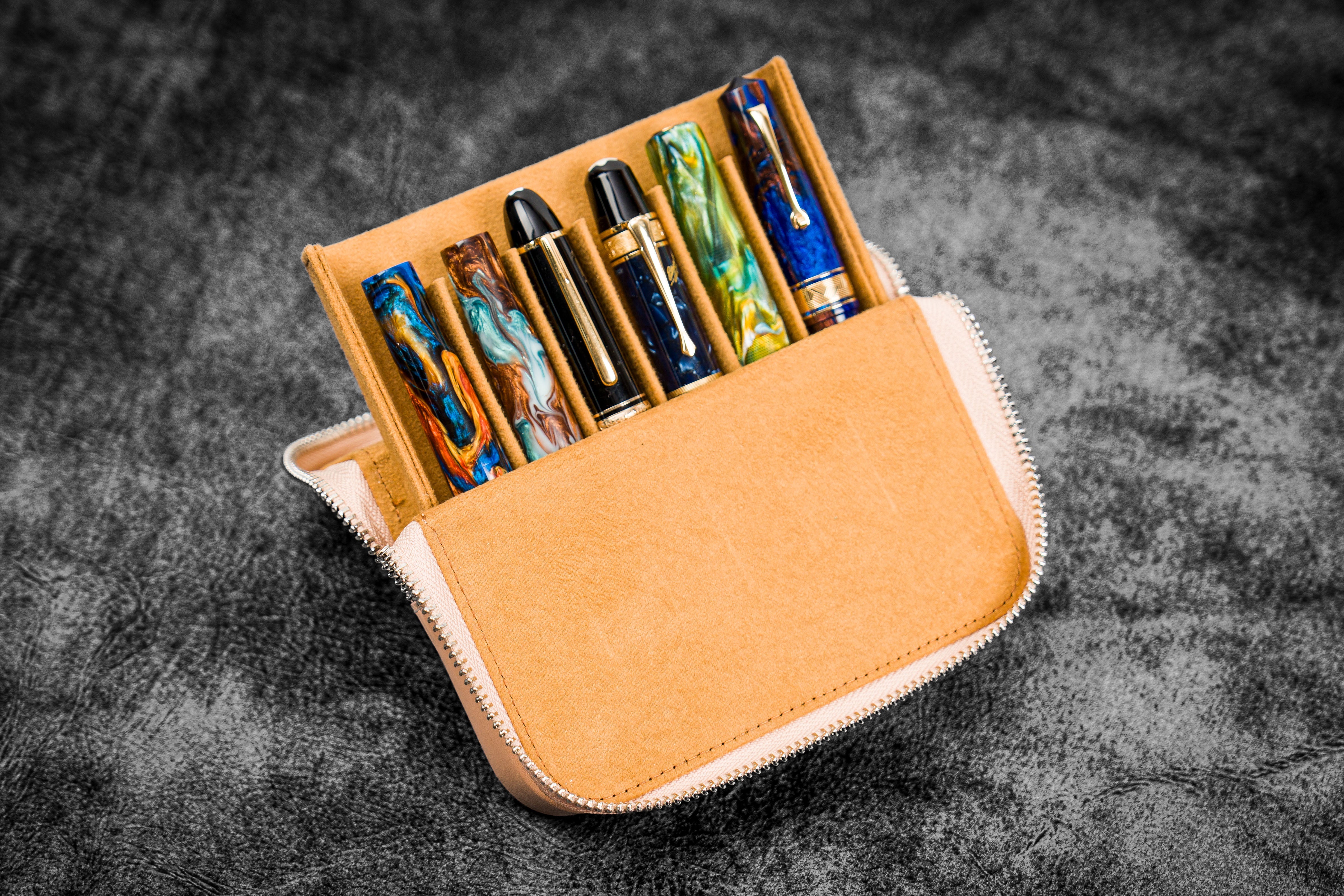 【新品未使用】ガレンレザー　MAGNUM OPUS ペンケース・6本用 Leather-Zippered-Magnum-Opus-6