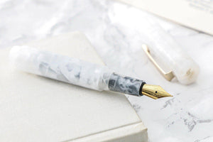 Hightide - Attache Marbled Fountain Pen - White-Galen Leather