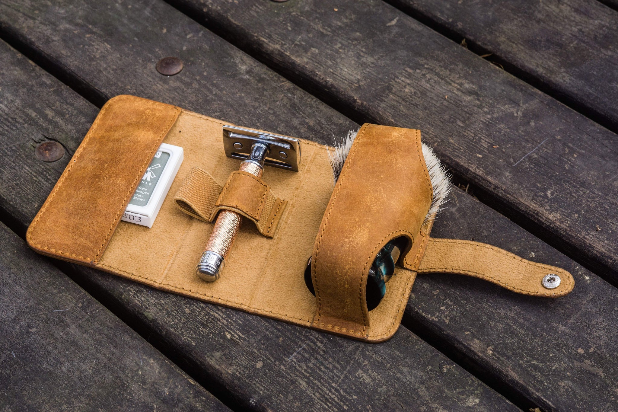 100% Handmade Leather Shaving Travel Kit - Crazy Horse Brown - Galen ...