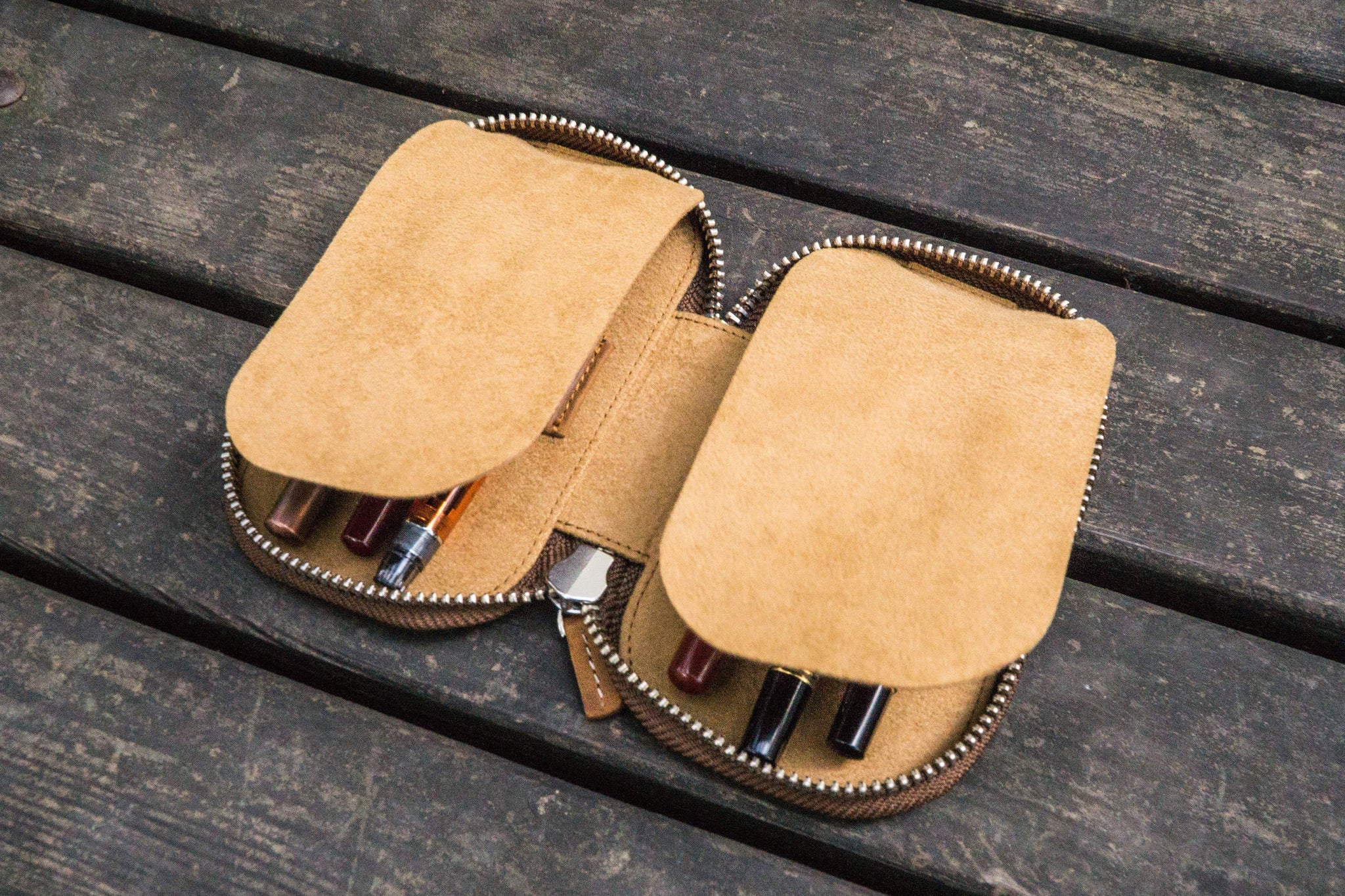 Lederstücke aus Crazy Horse Leder, Blätter für Handwerk und Hobby Lederstücke aus Crazy Horse Leder, Blätter für Handwerk und Hobby