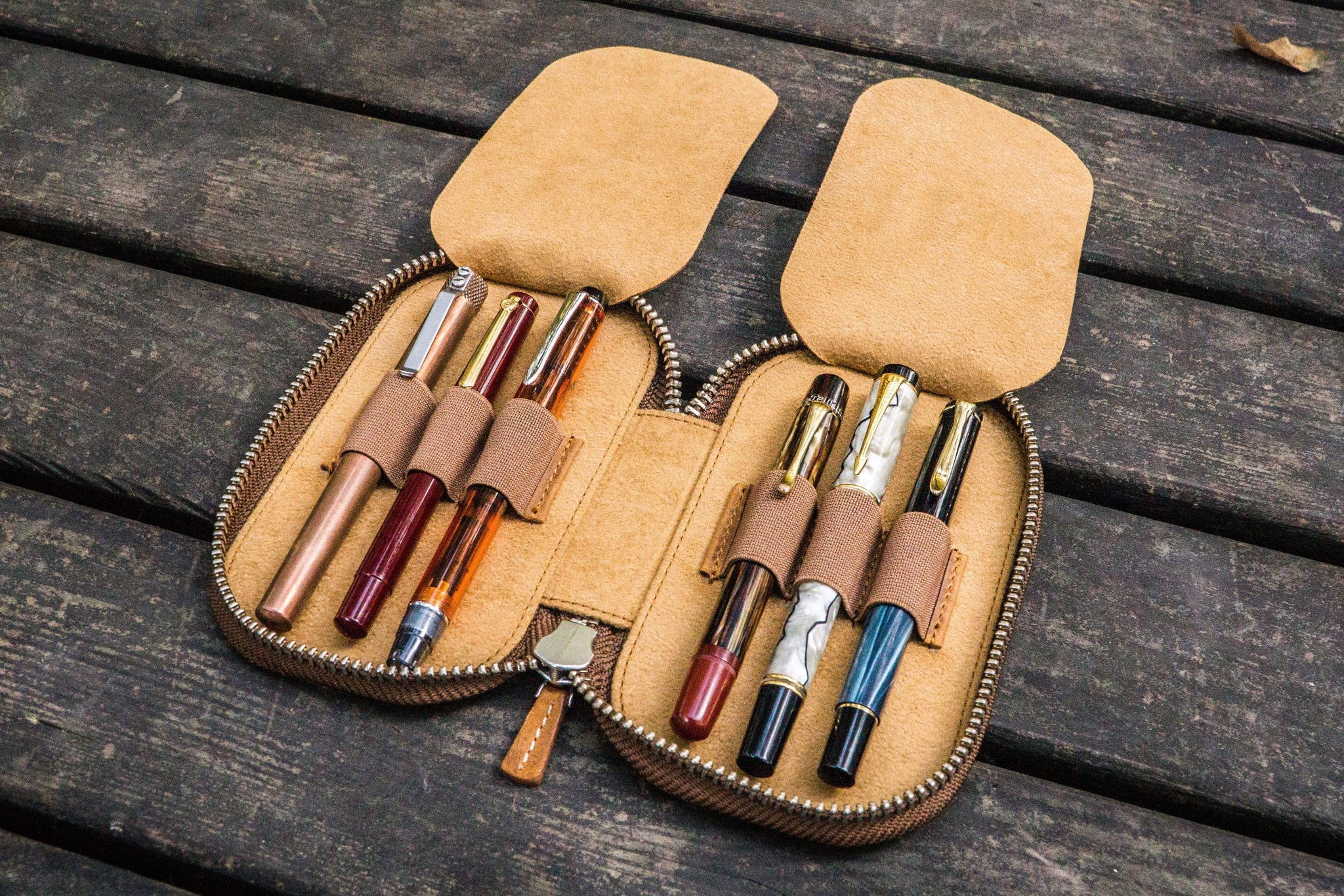 Handgefertigtes Crazy Horse Leder Stifteetui Magnetverschluss 6 Fächer Herausneh Handgefertigtes Crazy Horse Leder Stifteetui Magnetverschluss 6 Fächer Herausneh