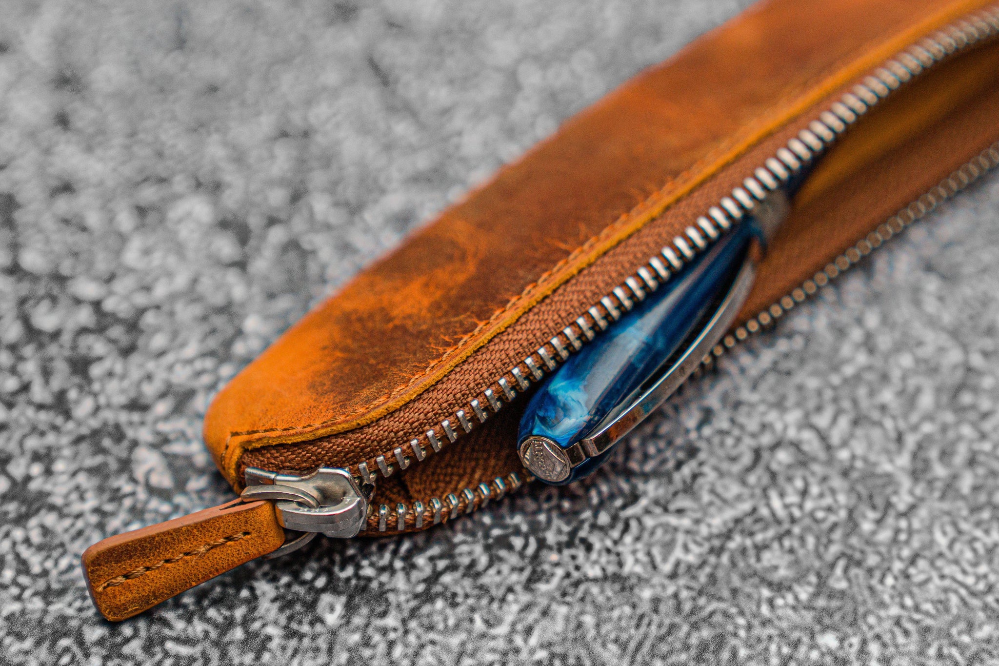 Leather Zippered Writer's Bank Bag - Pen Pouch - Crazy Horse Brown - Galen  Leather