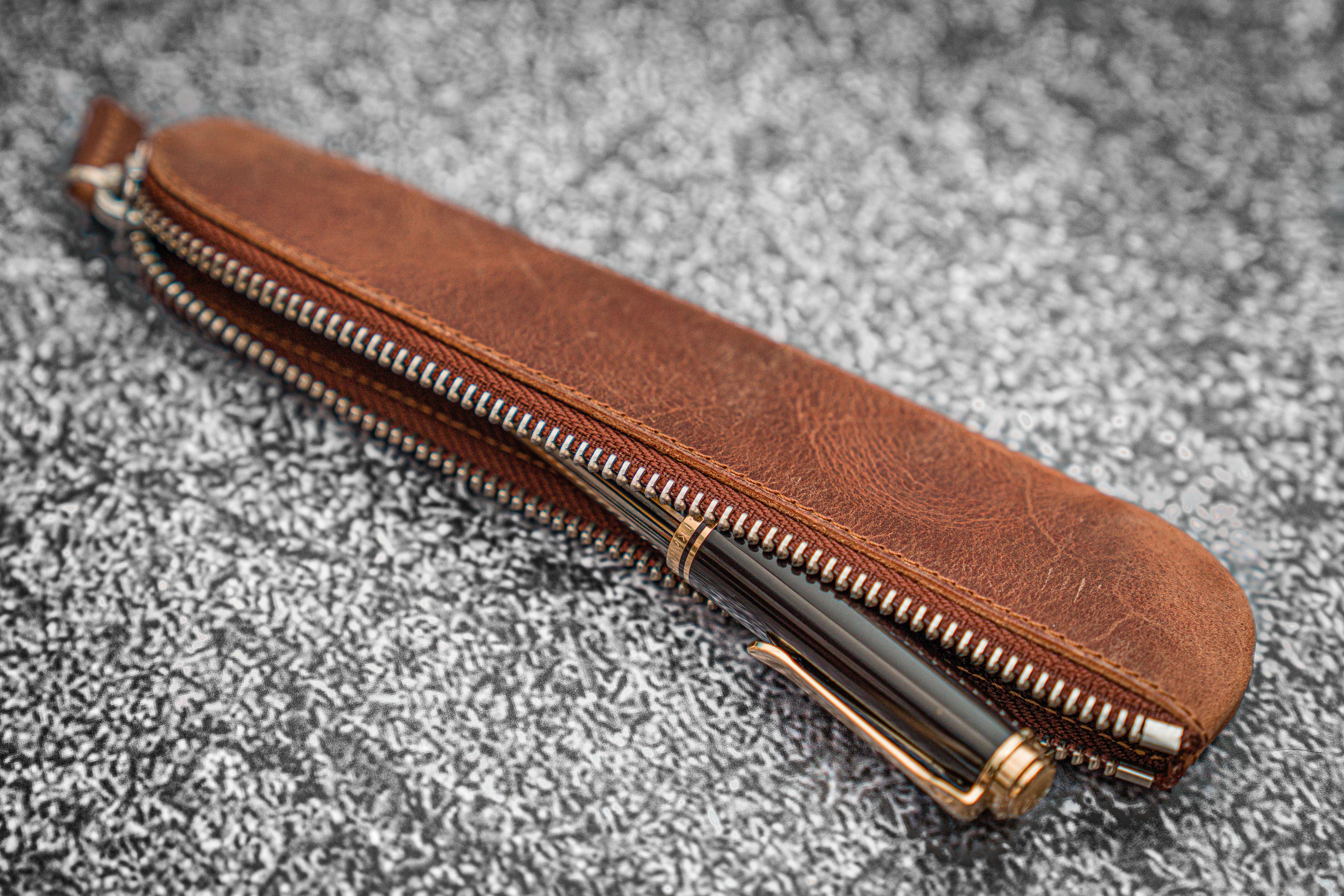 Leather Zippered Single Fountain Pen Pouch - Crazy Horse Tan