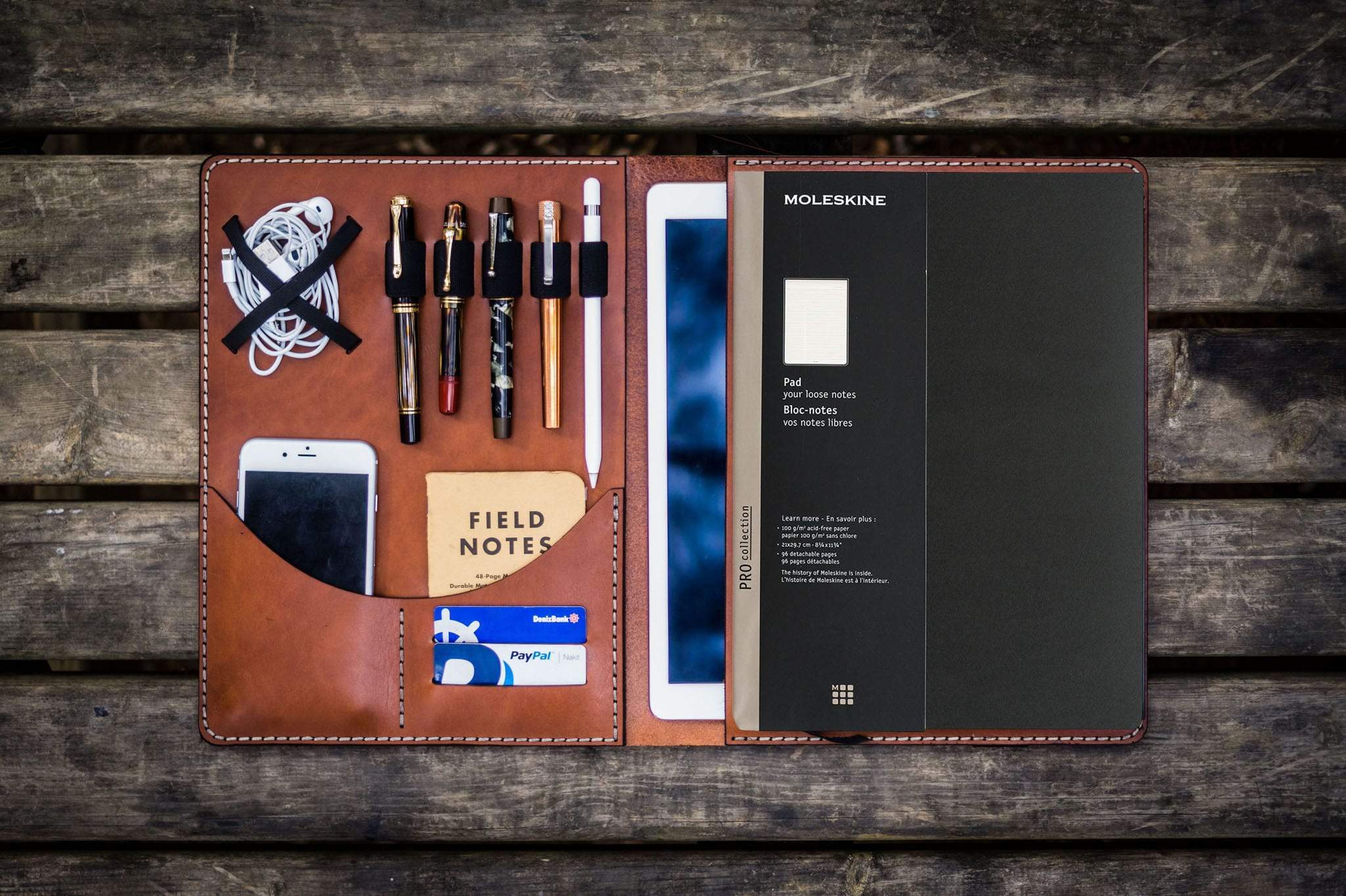 Moleskine Klassieke Verticale Apparaattas, Leren Laptoprugzak Voor Laptop, Tablet, Notebook En Ipad Tot 15, Kantoor- En Werktas, Formaat 30 X 8,5 X 40 Cm, Zwart Moleskine Klassieke Verticale Apparaattas, Leren Laptoprugzak Voor Laptop, Tablet, Notebook En Ipad Tot 15, Kantoor- En Werktas, Formaat 30 X 8,5 X 40 Cm, Zwart